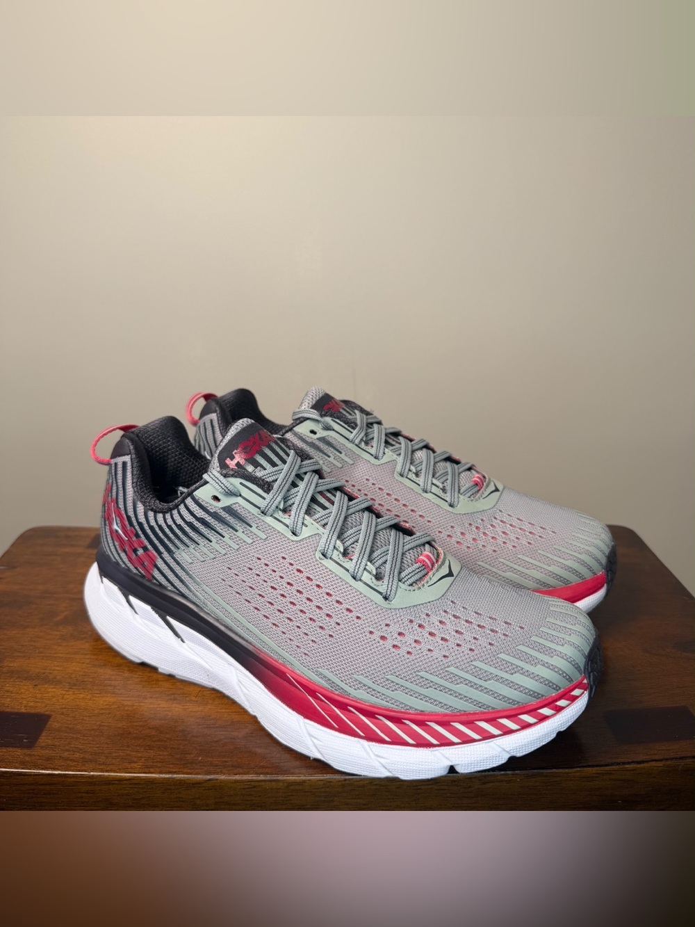 HOKA Clifton 5 Wide Women’s 9.5 D Alloy Metal Gray Pink Running Shoes 1093758